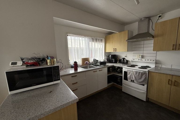 Photo of property in 1/20 Ocean View Road, Northcote, Auckland, 0627