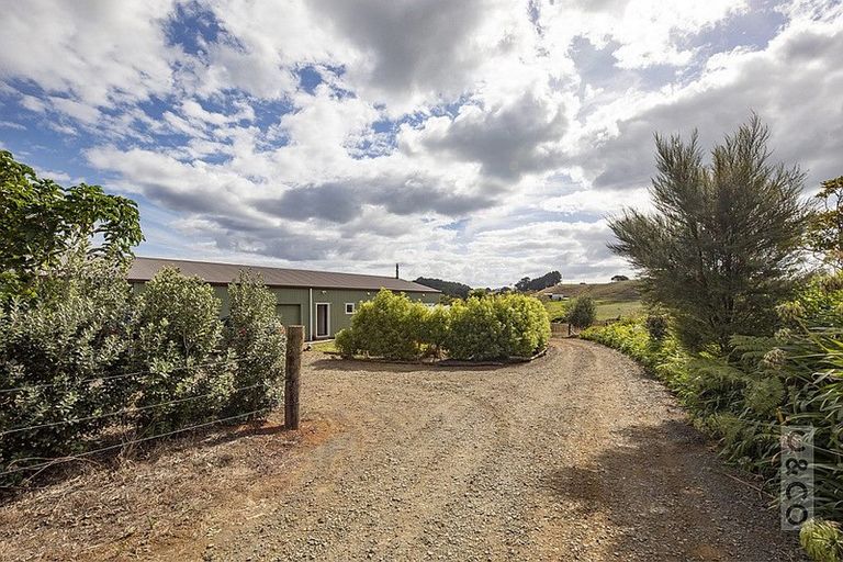 Photo of property in 231 Taiapa Road, Muriwai, Waimauku, 0881