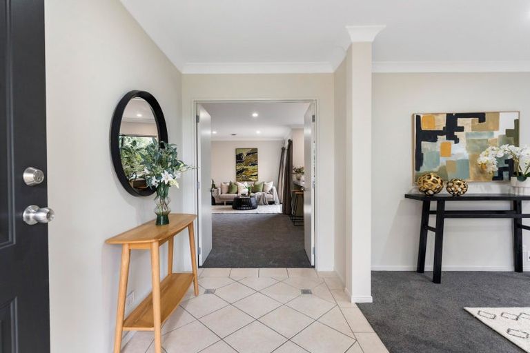 Photo of property in 33 Croftview Road, Wattle Downs, Auckland, 2103