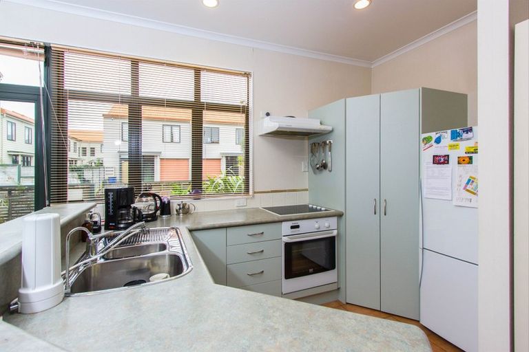 Photo of property in Tuscany Towers, 8/1 Ambrico Place, New Lynn, Auckland, 0600