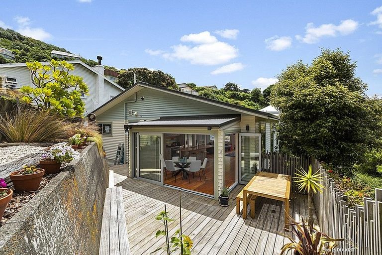 Photo of property in 5 Valley Street, Island Bay, Wellington, 6023