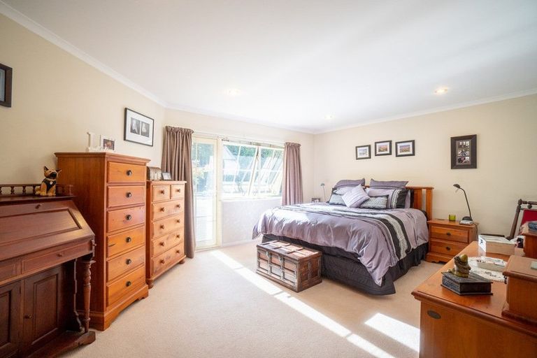Photo of property in 50 Waicola Drive, Fitzherbert, Palmerston North, 4471
