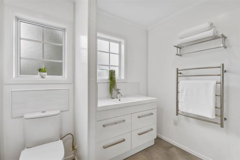 Photo of property in 2/6 Torbay Heights, Torbay, Auckland, 0630