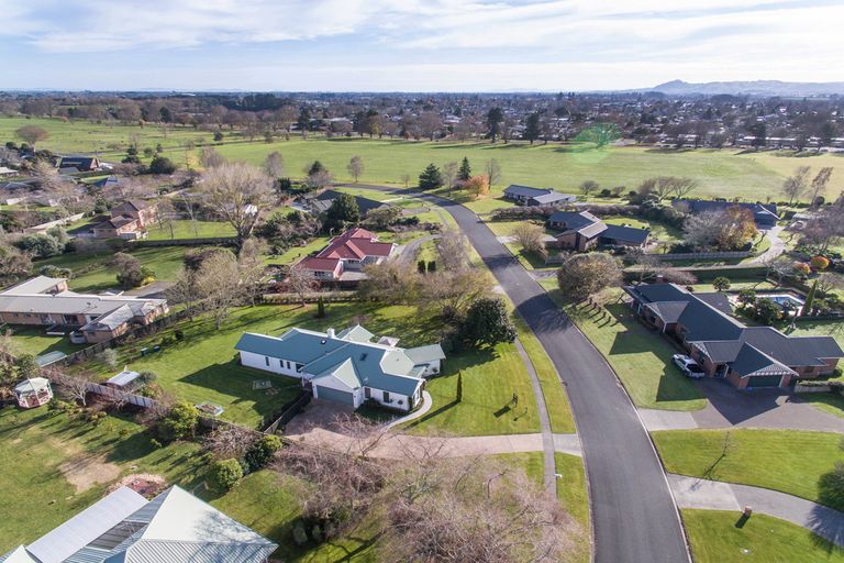 Photo of property in 19 Cowley Drive, Leamington, Cambridge, 3432