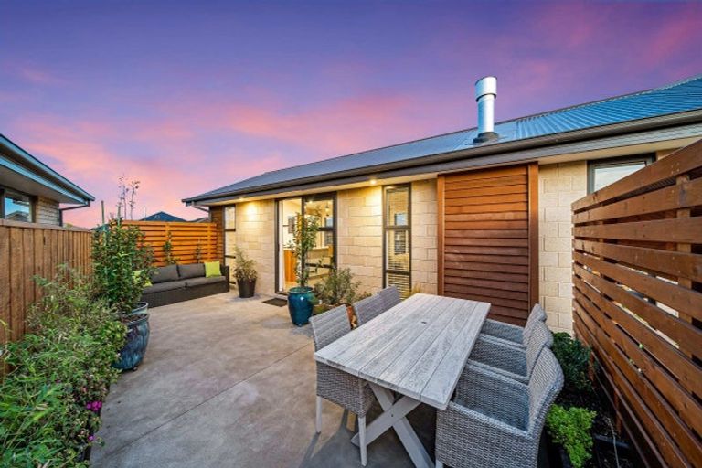 Photo of property in 2 Claremont Crescent, Amberley, 7410