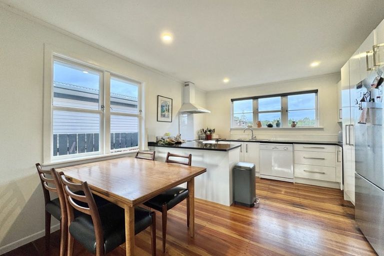 Photo of property in 10 Birdwood Road, Swanson, Auckland, 0612