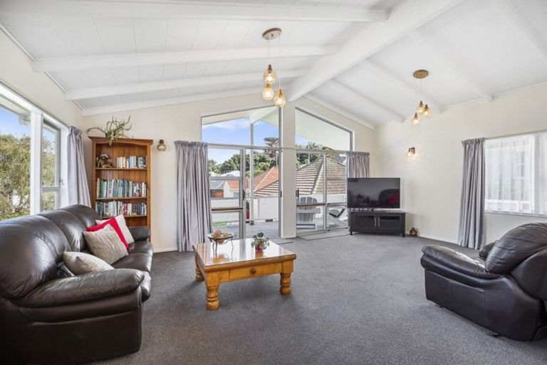 Photo of property in 7 Cherry Grove, Strathmore Park, Wellington, 6022