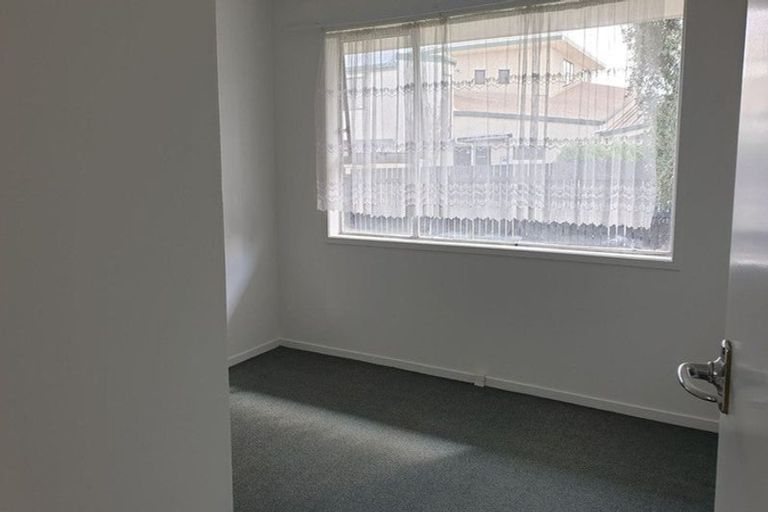 Photo of property in 62 Lincoln Road, Henderson, Auckland, 0610