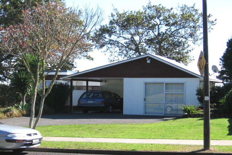Photo of property in 9 Murvale Drive, Bucklands Beach, Auckland, 2014