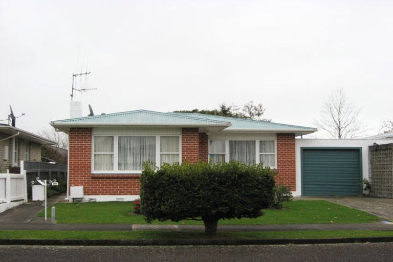 Photo of property in 38 Karaka Crescent, Levin, 5510