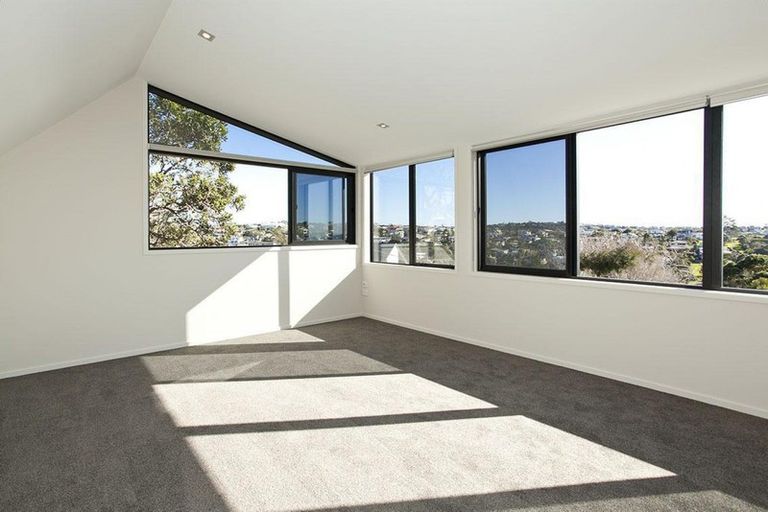 Photo of property in 35a Rothesay Bay Road, Rothesay Bay, Auckland, 0630