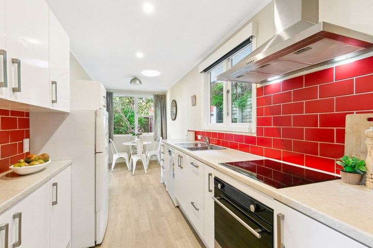 Photo of property in 23 Governor Road, Northland, Wellington, 6012