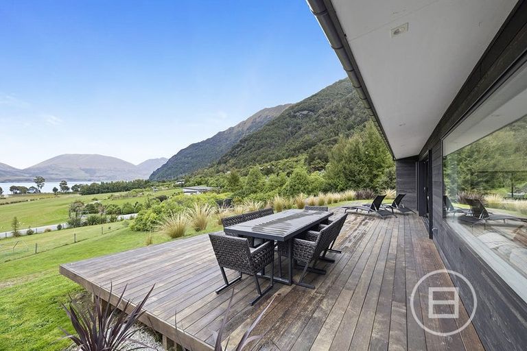 Photo of property in 18 Lookout Drive, Mount Creighton, Queenstown, 9371