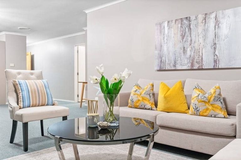 Photo of property in 12 Bokeen Lane, Flat Bush, Auckland, 2019