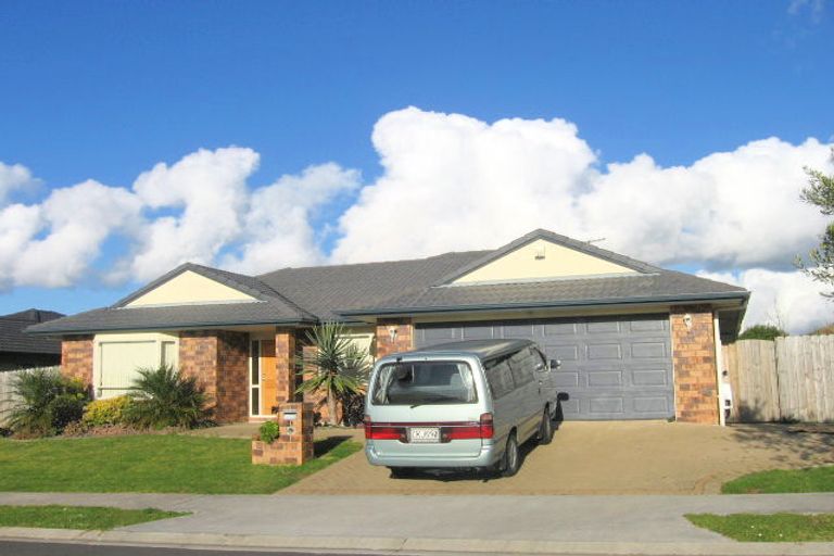 Photo of property in 10 Ballydonegan Rise, East Tamaki, Auckland, 2013