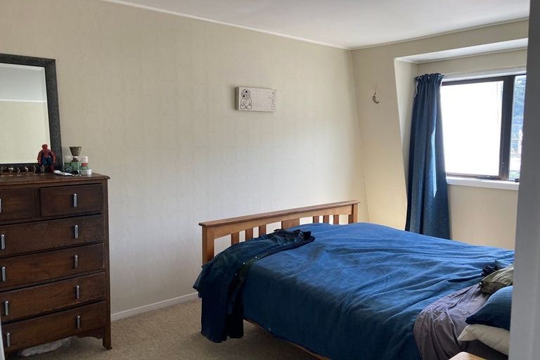 Photo of property in 2/100 Lyall Parade, Lyall Bay, Wellington, 6022