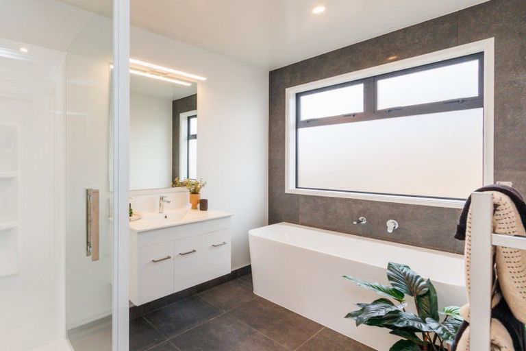 Photo of property in 9 Pahiki Crescent, Levin, 5510