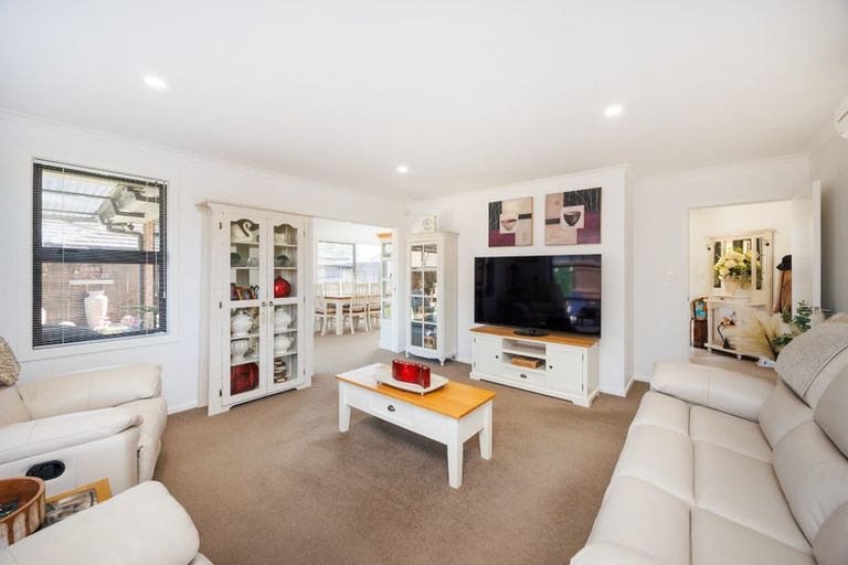 Photo of property in 18 Medallion Court, Kelvin Grove, Palmerston North, 4414