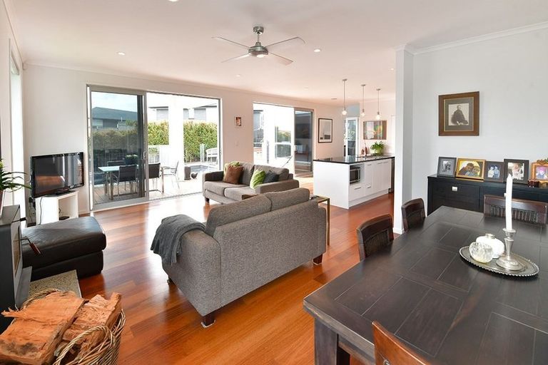 Photo of property in 6 Skipjack Pass, Silverdale, 0932