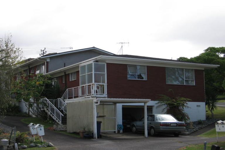 Photo of property in 2/8 Longbill Place, Glendene, Auckland, 0602