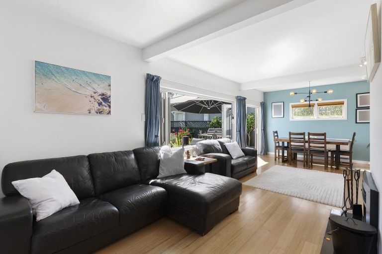 Photo of property in 25 Marine Parade, Eastbourne, Lower Hutt, 5013