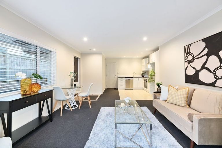 Photo of property in 12 Lockyer Road, Kumeu, 0810