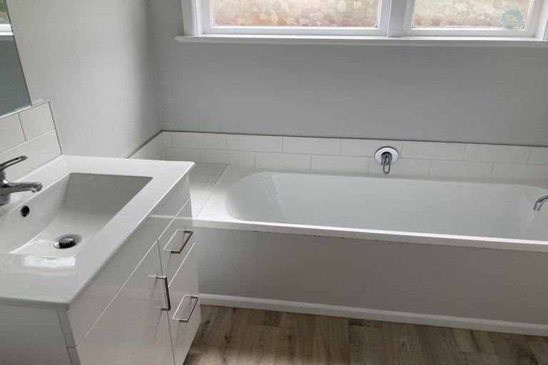 Photo of property in 17 Heather Grove, Fairfield, Lower Hutt, 5011