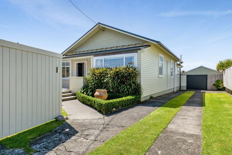 Photo of property in 23 Belt Road, Moturoa, New Plymouth, 4310