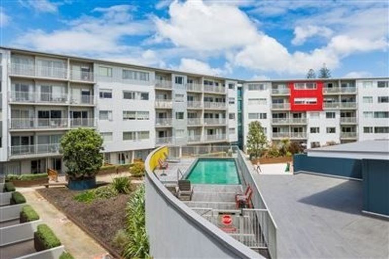 Photo of property in Shoal Haven Apartments, 207a/130 Anzac Street, Takapuna, Auckland, 0622