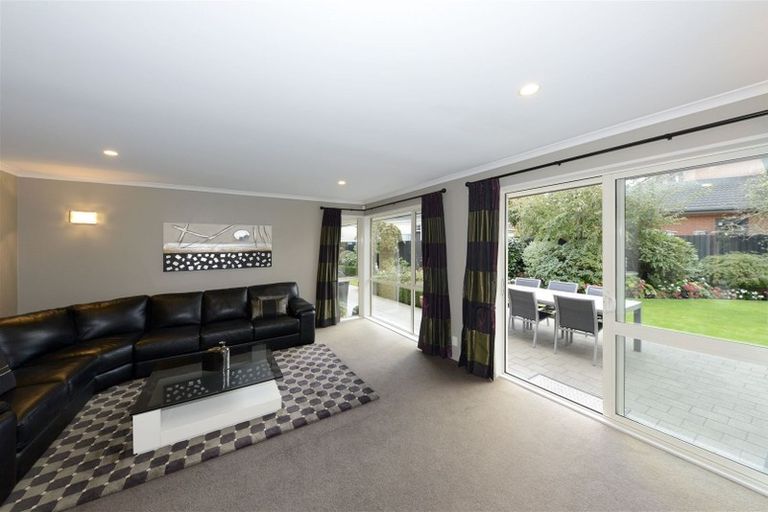 Photo of property in 11 Chateau Drive, Burnside, Christchurch, 8053