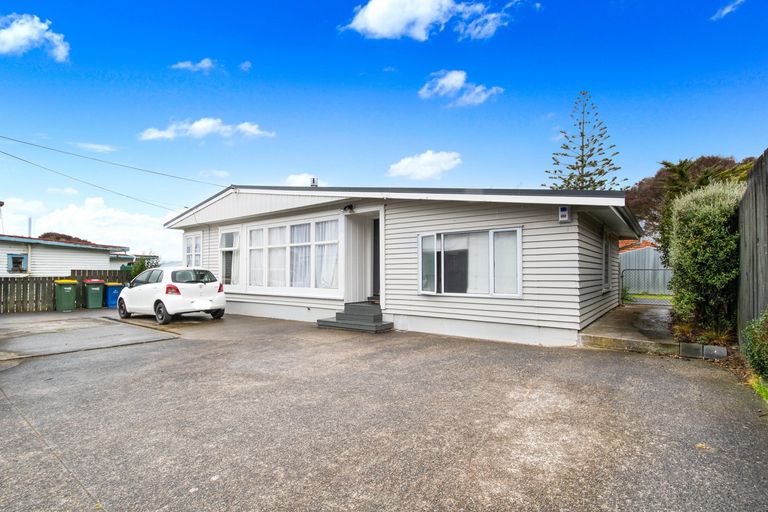 Photo of property in 74 Forest Hill Road, Henderson, Auckland, 0612