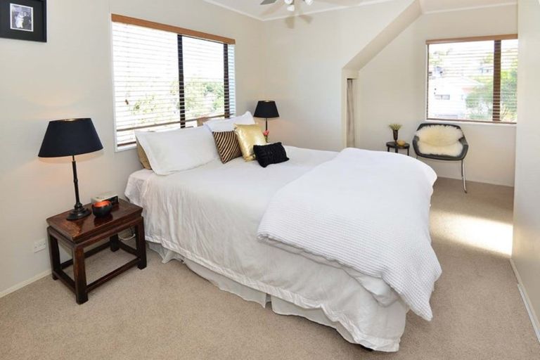Photo of property in 11 Thalia Place, Totara Vale, Auckland, 0629