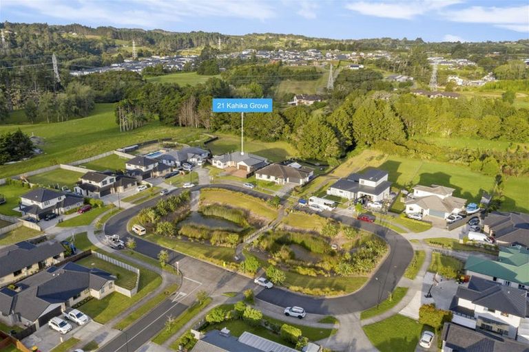 Photo of property in 21 Kahika Grove, Huapai, Kumeu, 0810