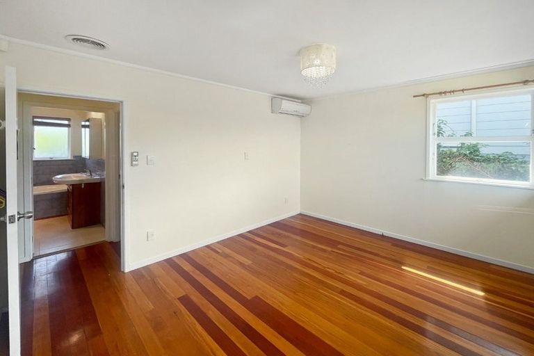 Photo of property in 29 Judkins Crescent, Cockle Bay, Auckland, 2014
