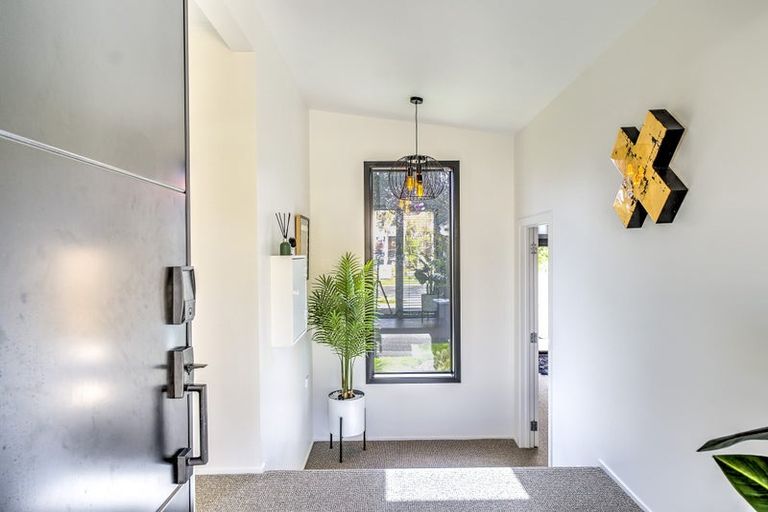 Photo of property in 77 Gilbass Avenue, Hamilton Lake, Hamilton, 3204