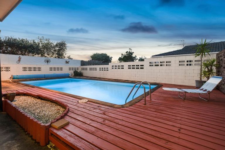 Photo of property in 11 Banbury Place, Mangere Bridge, Auckland, 2022