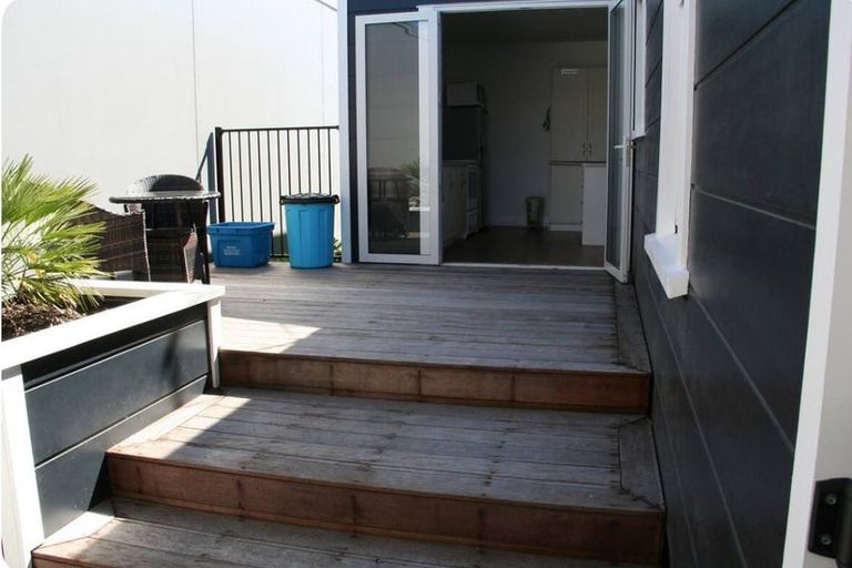 Photo of property in 210 Courtenay Street, New Plymouth, 4312