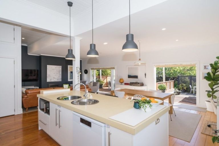 Photo of property in 15 Douglas Street, West End, Palmerston North, 4412