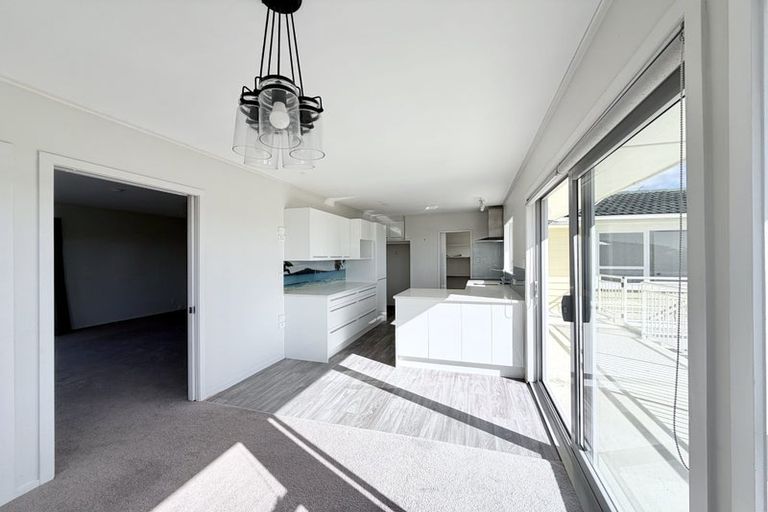 Photo of property in 122 Hugh Green Drive, Pinehill, Auckland, 0632