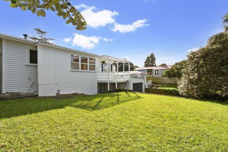 Photo of property in 27 Wattle Street, New Lynn, Auckland, 0600