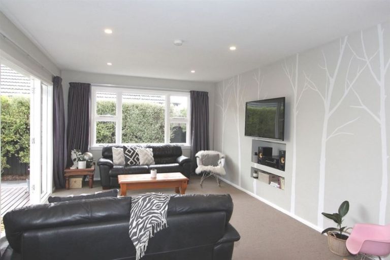 Photo of property in 42 Emlyn Place, Avondale, Christchurch, 8061