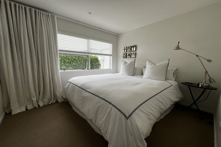 Photo of property in 1/2 Holiday Road, Milford, Auckland, 0620