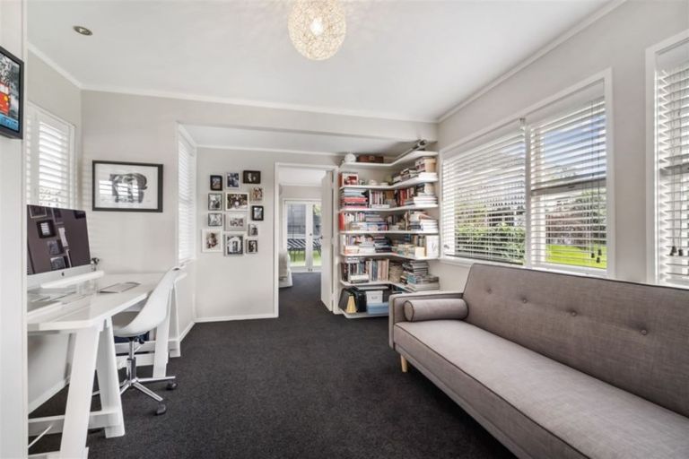 Photo of property in 2/65 Park Rise, Campbells Bay, Auckland, 0630