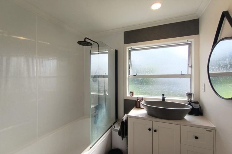 Photo of property in 32 Widmore Drive, Massey, Auckland, 0614