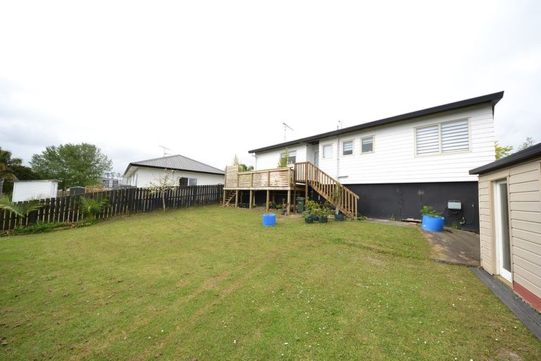 Photo of property in 10 Rook Place, Unsworth Heights, Auckland, 0632