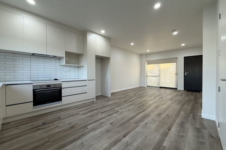 Photo of property in 296d Royal Road, Massey, Auckland, 0614