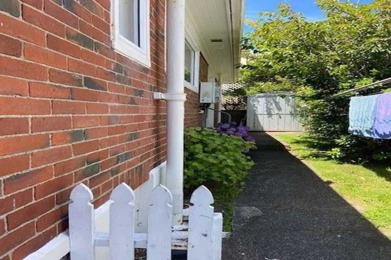 Photo of property in 28 The Quadrant, Miramar, Wellington, 6022