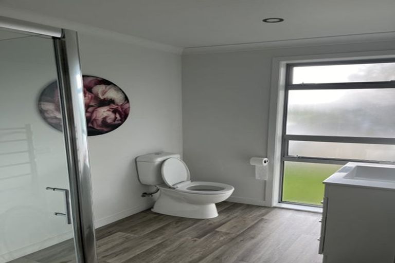 Photo of property in 16 Burgundy Drive, Martinborough, 5711