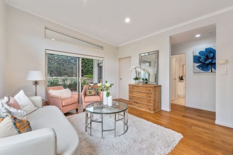 Photo of property in 9 Tobago Place, Sunnynook, Auckland, 0620