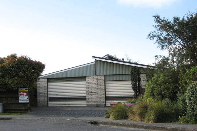 Photo of property in 8 Walker Place, Rangiora, 7400